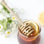 Miele, limone e zenzero: gli alleati naturali contro la tosse