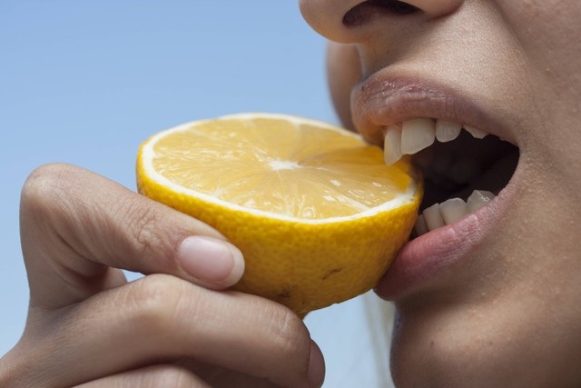 Cosa succede al tuo CORPO se mangi una FETTA di LIMONE al giorno