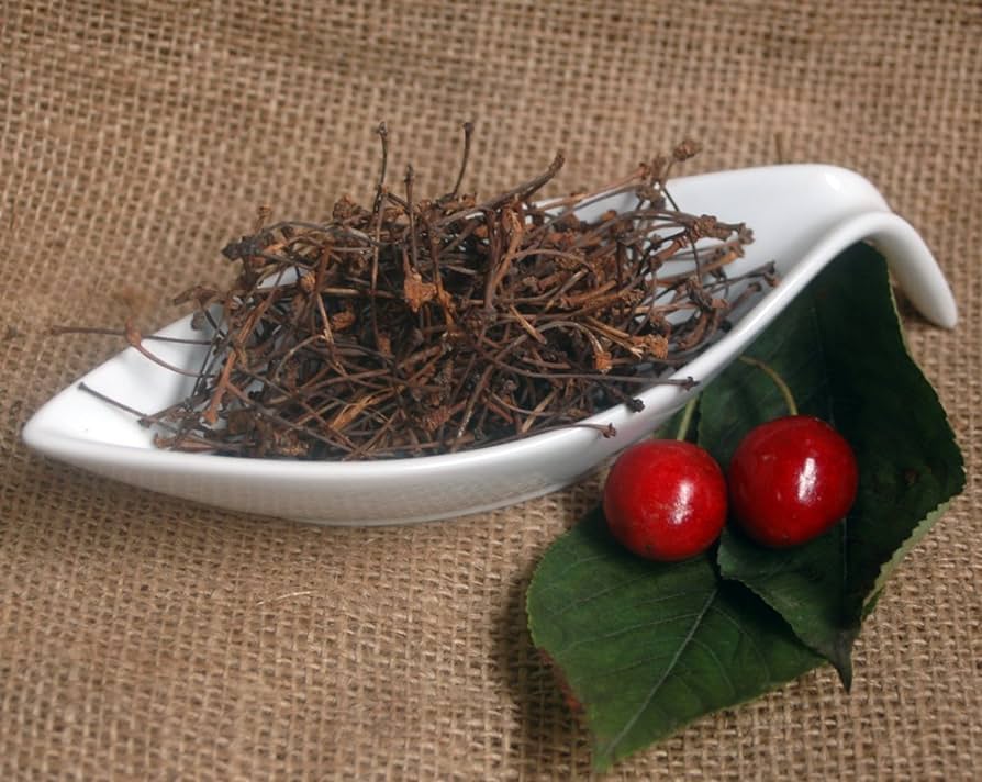 Le code delle ciliegie in medicina naturale: proprietà terapeutiche e modi di utilizzo