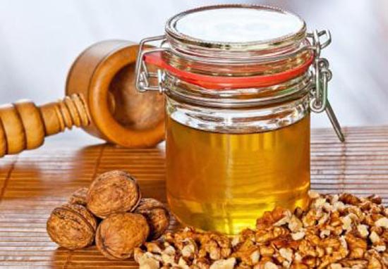 Miele con noci: rimedio per la salute, ricetta e benefici