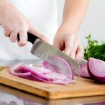 Come la cipolla ti aiuta a dimagrire: benefici e ricette