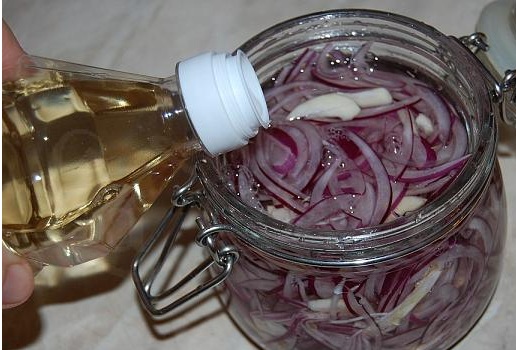 Ricetta dei tempi di guerra con cipolla e aceto: un antibiotico naturale per tutta la famiglia
