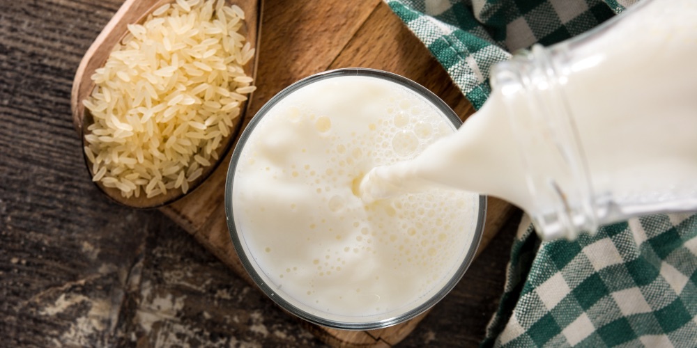 Il latte di riso ricco di vitamine e minerali ha molti benefici da offrire (profilo nutrizionale)