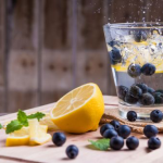 Acqua con limone per dimagrire: 4 ricette semplici