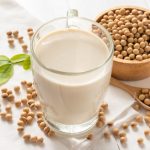 Perché bere latte di soia e quali sono le differenze rispetto al latte vaccino