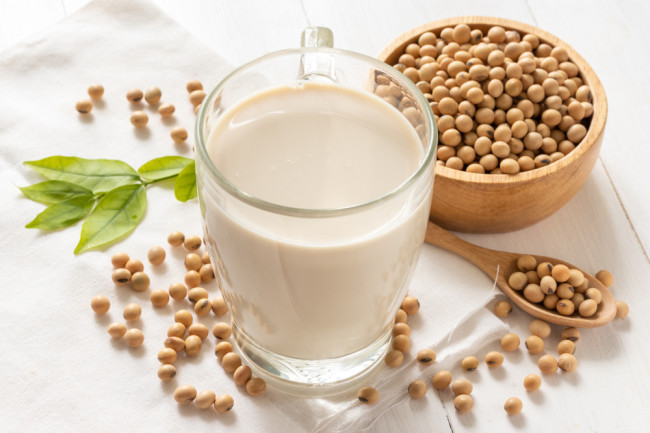 Perché bere latte di soia e quali sono le differenze rispetto al latte vaccino