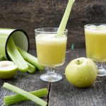 9 vantaggi eccellenti del consumo di succo di sedano + come prepararlo in meno di 5 minuti