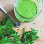 Ricetta di smoothie detox con mele e prezzemolo: ricetta e controindicazioni