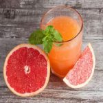 Perché bere un bicchiere di succo di pompelmo ogni giorno: 10 benefici comprovati