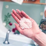 A cosa serve un bagno caldo con sale?