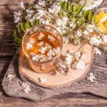 Il tè di fiori di acacia: un rimedio naturale per lo stomaco irritato e non solo!