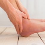 Trattamenti naturali con oli infusi per caviglie gonfie: ricette e applicazioni