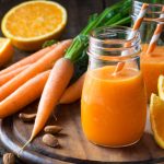 8 bevande detoxificanti a base di erbe, frutta e verdura ricche di antiossidanti: scegli la salute!