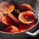 Il vin brulè è una bevanda deliziosa e tradizionale da consumare durante le festività