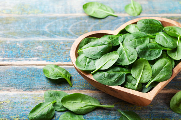 Spinaci: il medicinale verde della natura, cosa contiene e come può promuovere la salute
