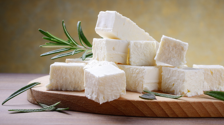 Formaggio feta: ricetta e benefici per la salute