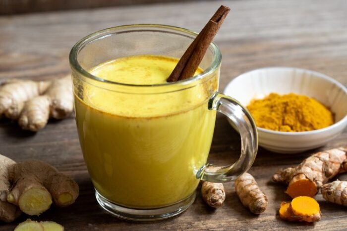 La curcuma, il medicinale naturale che riduce l’infiammazione a livello cellulare, aiutando a trattare l’artrite e altre malattie infiammatorie croniche