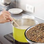Latte caldo con semi di finocchio: rimedio antico per l’insonnia