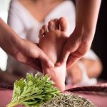 Cosa succede se massaggi i piedi con tintura di assenzio