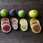 Fichi: dalla cura della pelle al mantenimento della salute cardiovascolare, questi frutti offrono molte ragioni serie per includerli nella tua dieta