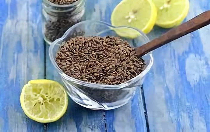 Bevanda di semi di lino e limone per la pulizia del colon da irritazioni (ricetta e consumo)
