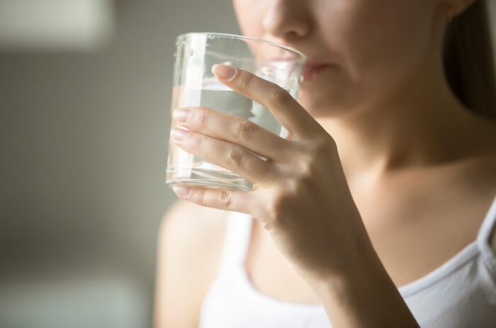 Consuma acqua al mattino con questo ingrediente naturale, economico e accessibile e noterai trasformazioni significative nel tuo corpo