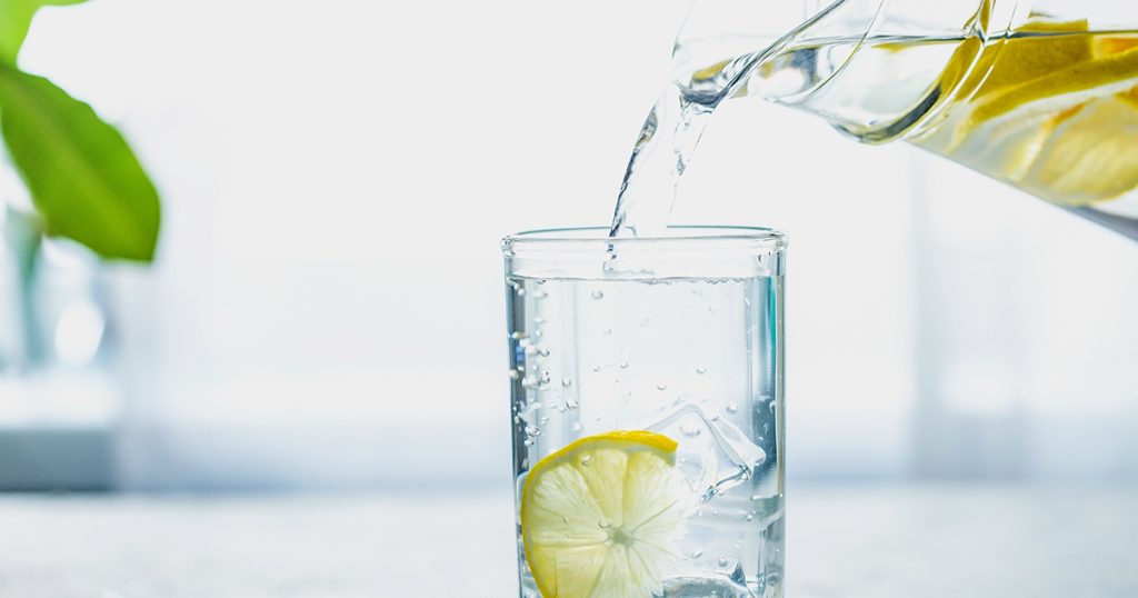 Acqua con limone: un rimedio straordinariamente benefico! Elimina le tossine dal corpo + molti altri benefici importanti