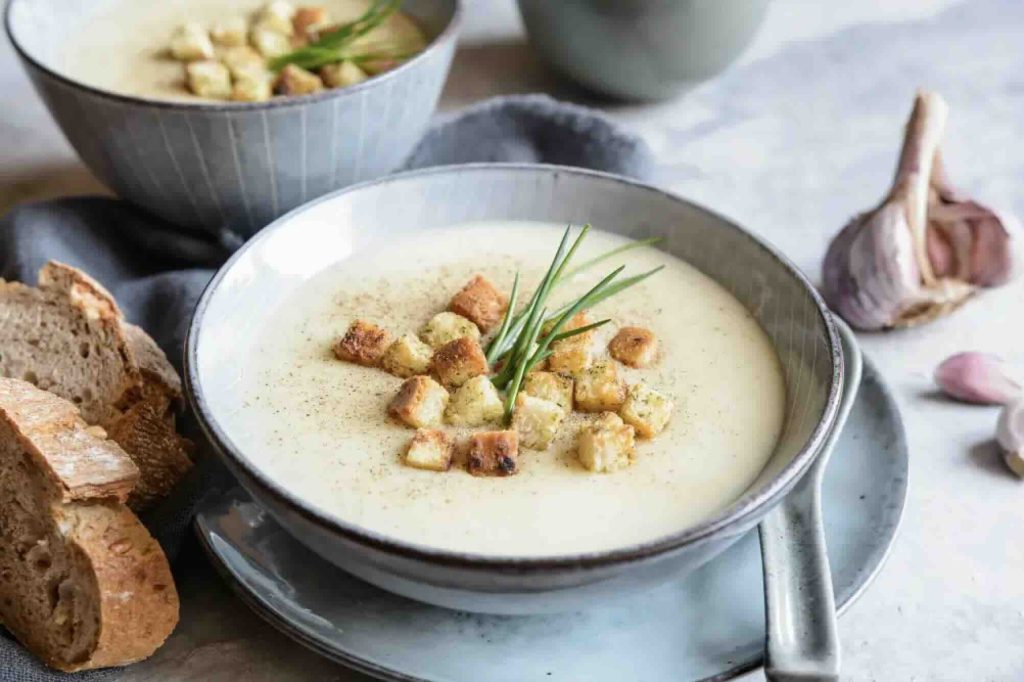 Borul de cas con aglio: detox profondo per fegato e colon