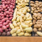 Le patate sono consumate molto frequentemente in diverse preparazioni culinarie. Ma quanto sono salutari?