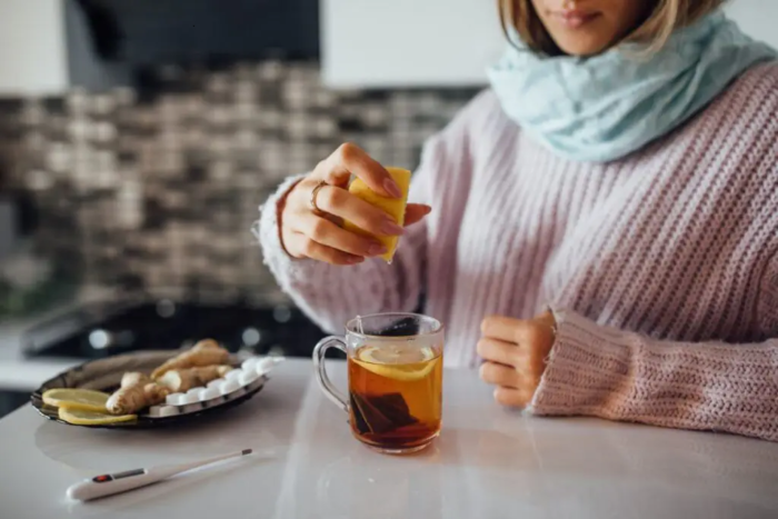 Il tè che ti libera dallo streptococco, dall’influenza e dalle infezioni sinusali: come prepararlo