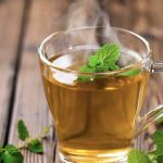 Perché non è consigliabile bere tè alla menta se hai queste condizioni