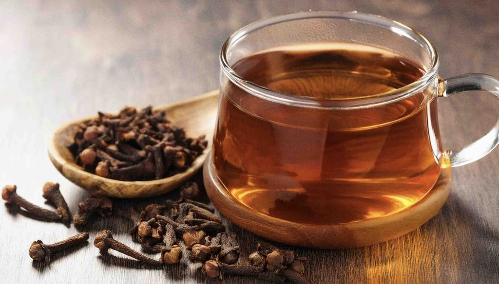 Tè nero con chiodi di garofano energizzante dalla medicina ayurvedica