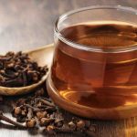 Tè nero con chiodi di garofano energizzante dalla medicina ayurvedica