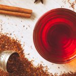 Tè rooibos molto efficace per crampi addominali, alleviamento dell’asma, insonnia, potenziamento del sistema immunitario: scopri tutti i benefici di questo delizioso tè