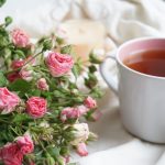 Tè di rose straordinario per ridurre l’ansia, prevenire malattie croniche, alleviare i dolori mestruali e molto altro
