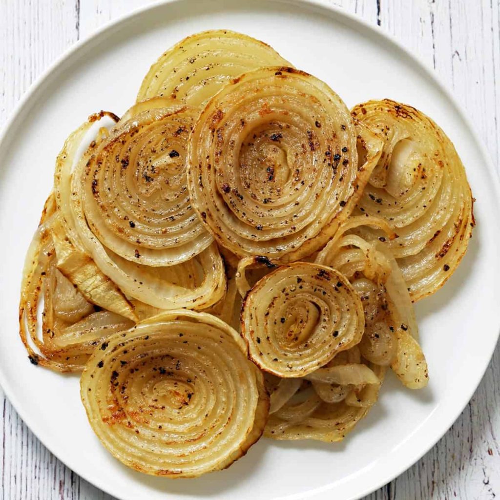 Ricetta tradizionale con cipolla cotta e strutto per tosse, mal di gola e raffreddore