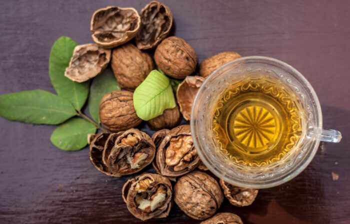 Decotto di noci tritate: elisir naturale per la salute