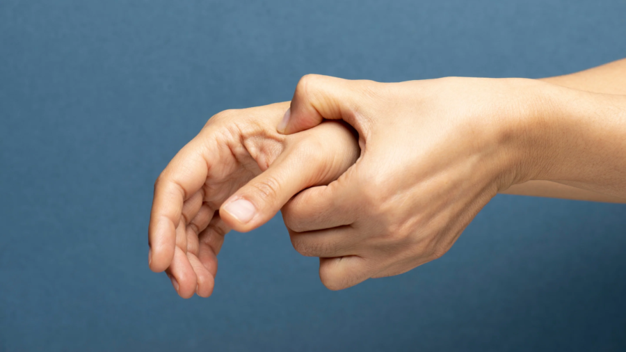 Come un semplice massaggio delle mani può migliorare il sonno