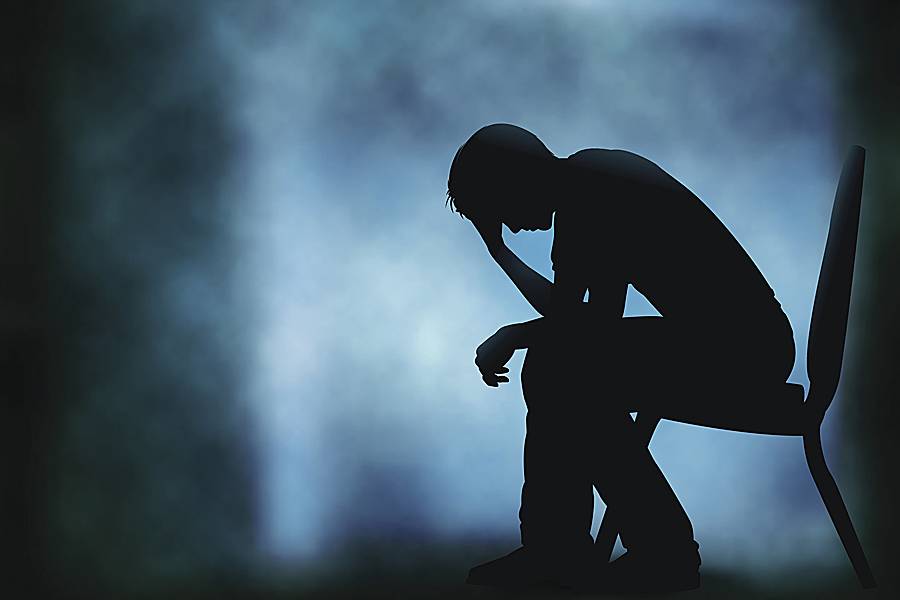 La depressione è sempre più diffusa nella società moderna: quali sono le cause, i sintomi e quali alimenti possono aiutare + informazioni utili