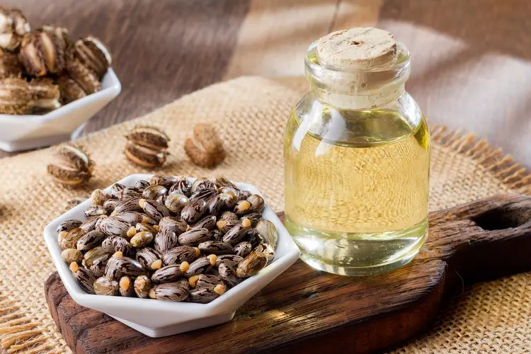 Il rimedio con olio di ricino usato nell’antichità per dolori e rigenerazione