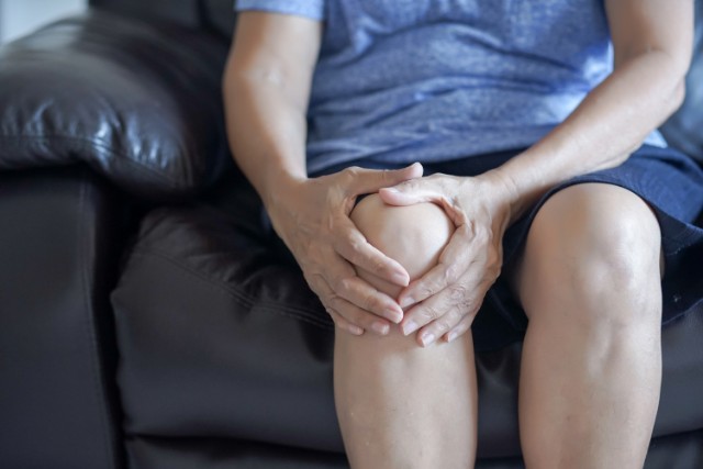 Dolori articolari: rimedi naturali efficaci, alimenti e tè consigliati + altre informazioni e consigli utili