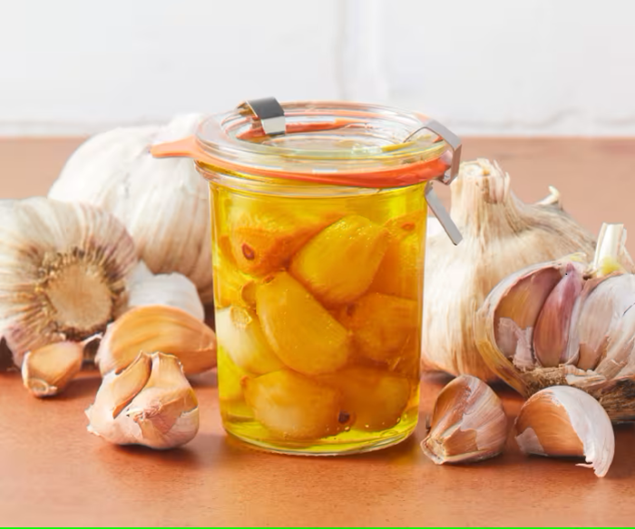 Olio d’oliva con aglio: Rimedio naturale per la salute e prevenzione delle malattie