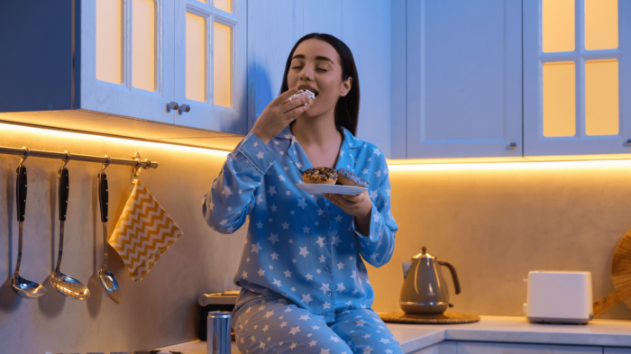 5 alimenti che rovinano il sonno: Cosa evitare la sera