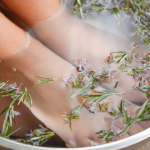 Palline al rosmarino per i piedi: un rituale antico con effetti sorprendenti!