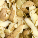 Non gettare le bucce di patate! Usate correttamente, diventano un rimedio per la pelle