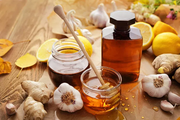 Come preparare in casa uno sciroppo per la tosse al miele, 100% naturale