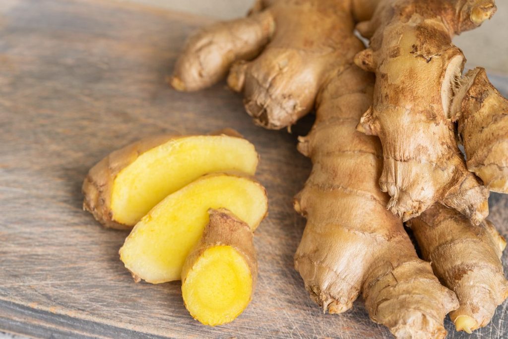 Rimedio naturale con zenzero per la cura delle arterie, riduzione del colesterolo e dello zucchero nel sangue