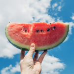 Il cocomero non è solo acqua e zucchero: cosa dicono gli studi sul suo reale potere