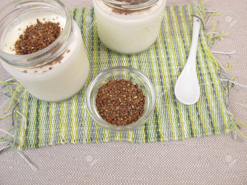 I benefici del yogurt di capra con semi di lino per la salute del cuore: Un’opzione nutriente e deliziosa