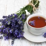 Minunosi benefici del tè di lavanda per mente e corpo